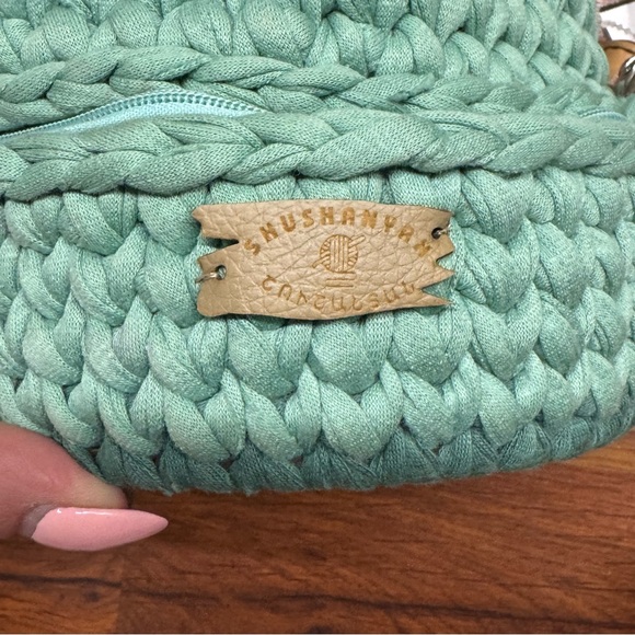 Green Round Crossbody Bag with Mouse Design - Picture 4 of 9